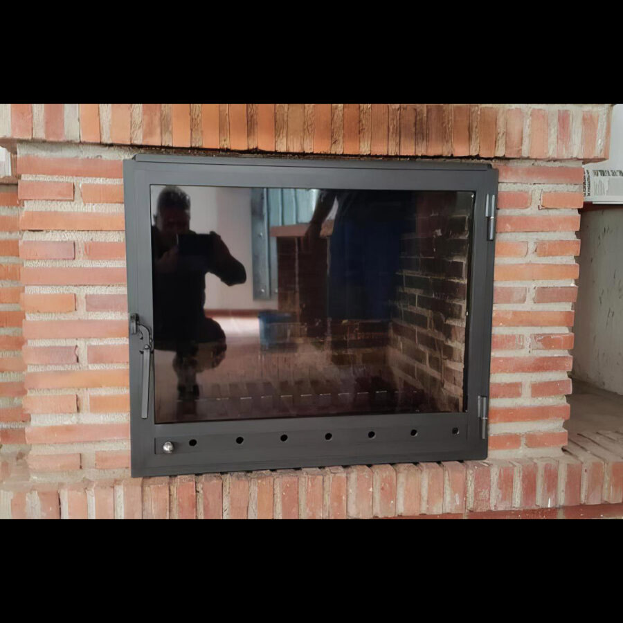 стекло в камине