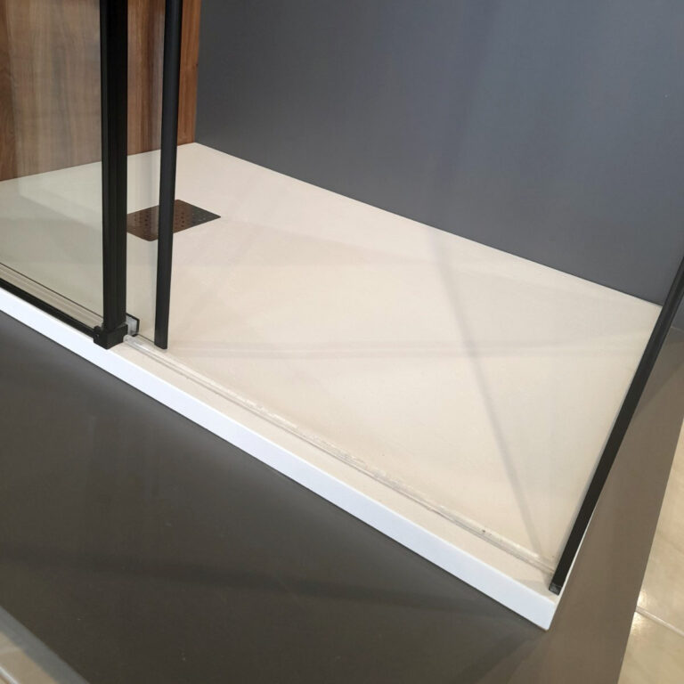 білий піддон