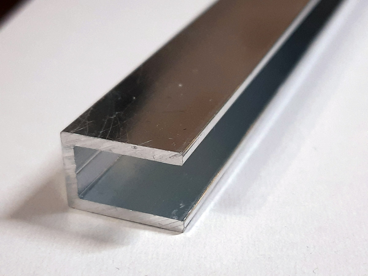 профіль душовий 12х17