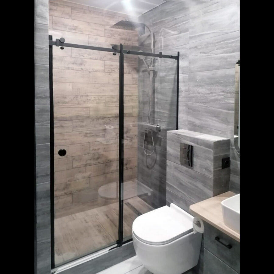 раздвижная душевая чорная фурнитура