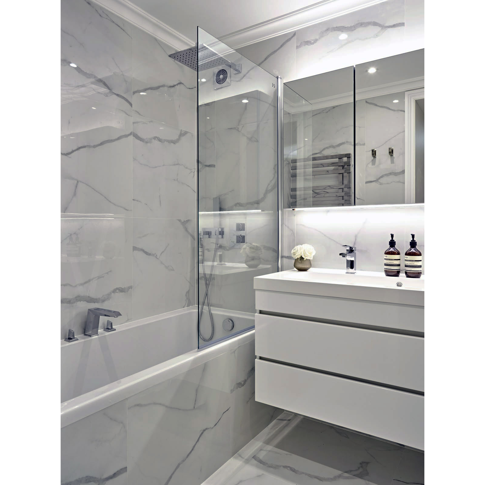 скляна перегородка на ванну